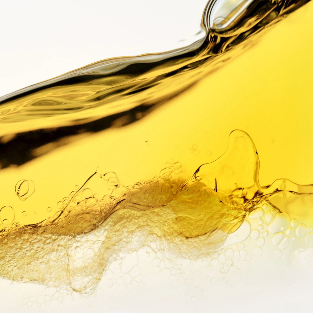 Olaplex No.7 Shine Serum Oil Mist Product Texture - Zennkai